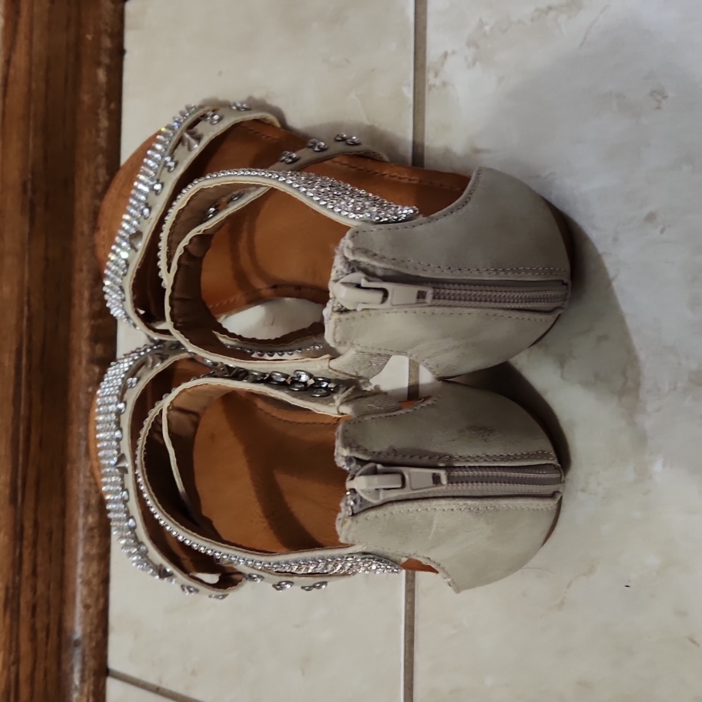 Sandals - Picture 3 of 4